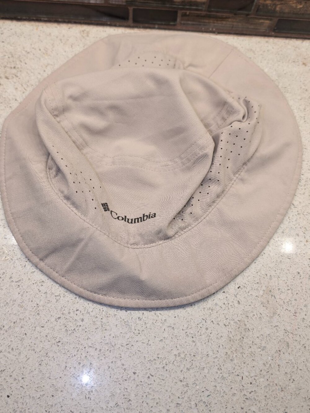 Columbia Men's Size L/XL 88% Polyester Ventilated Lightweight Beige Bucket Hat